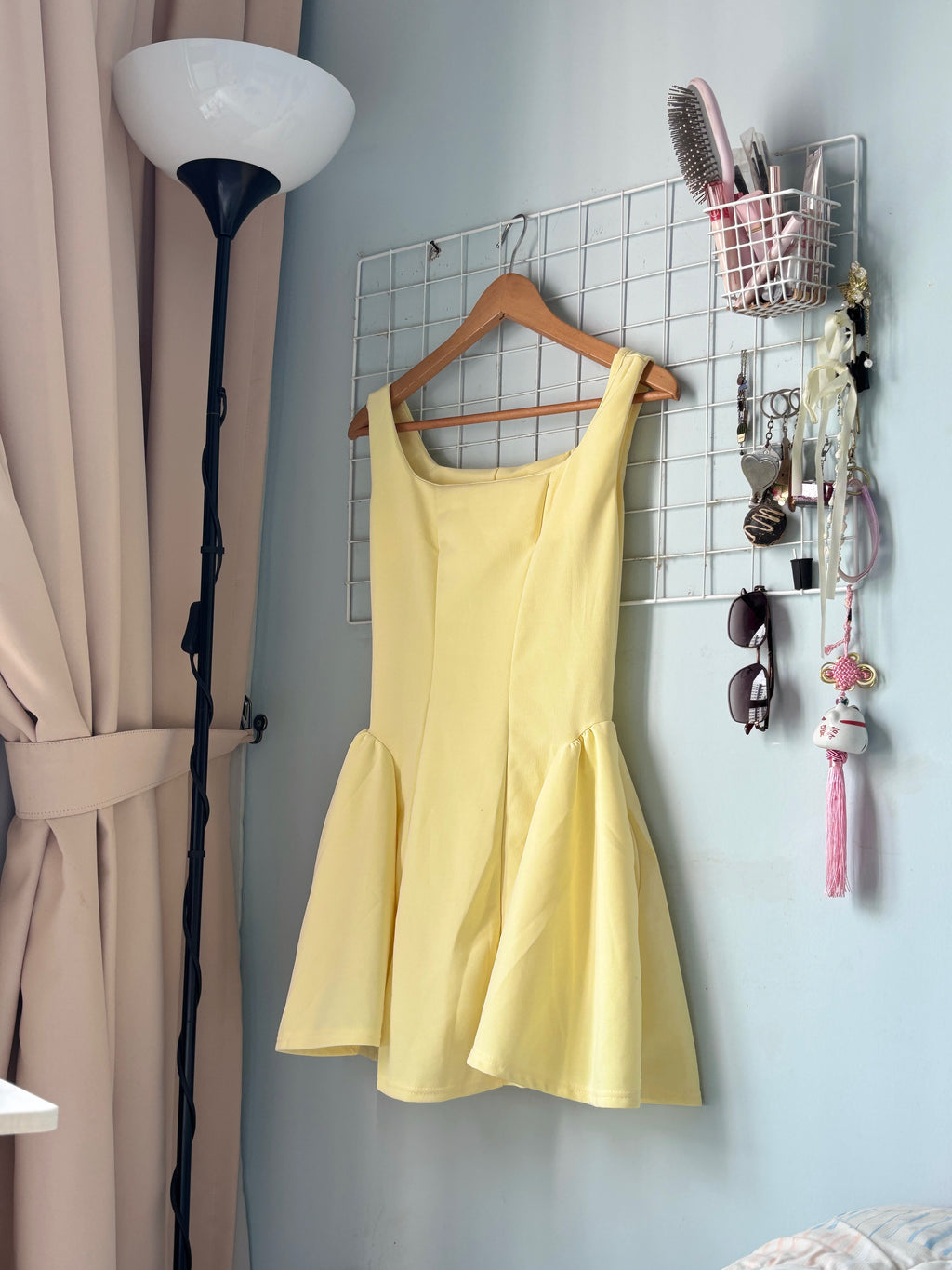 D04 Classic Dress
