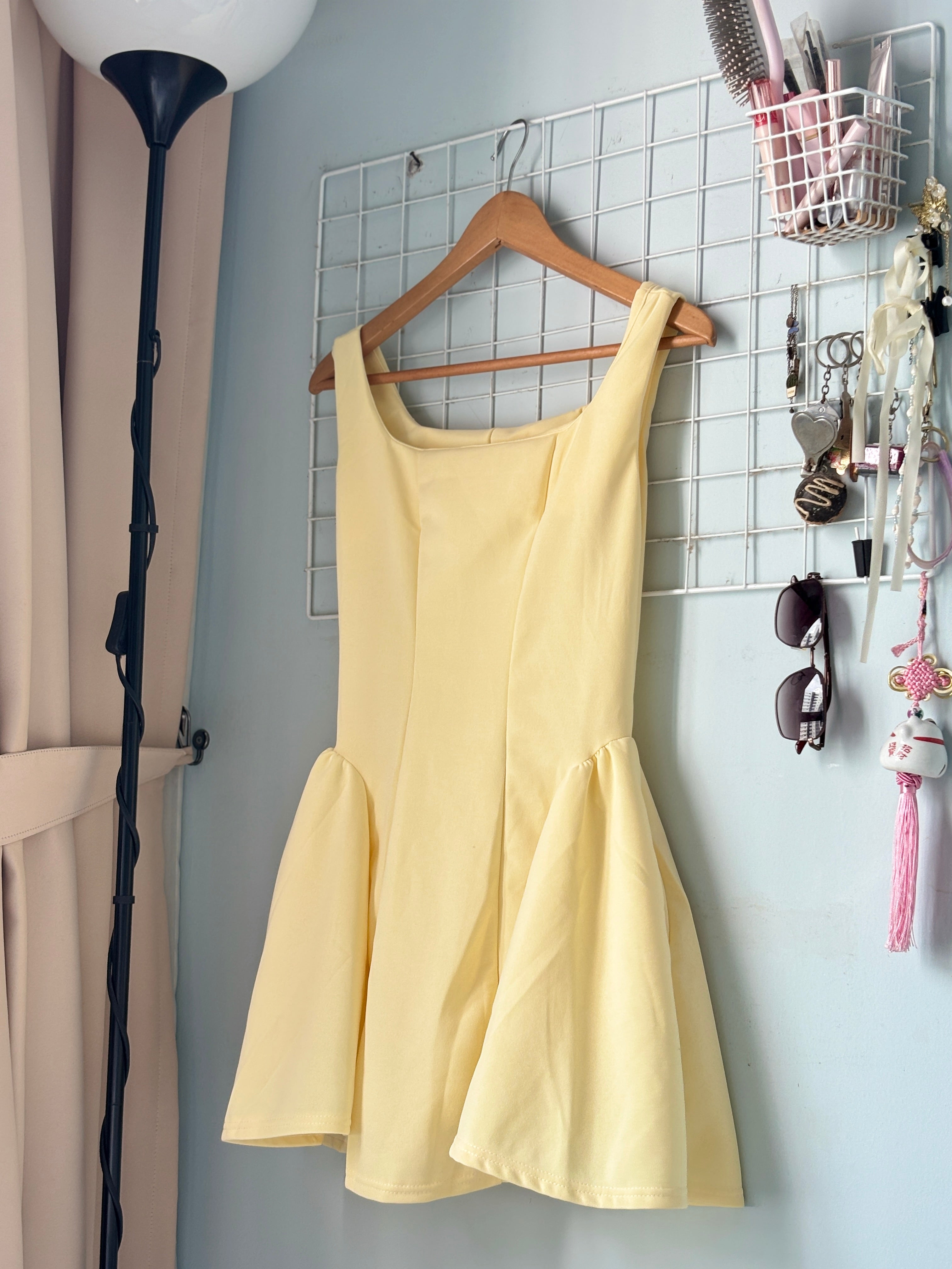 D04 Classic Dress